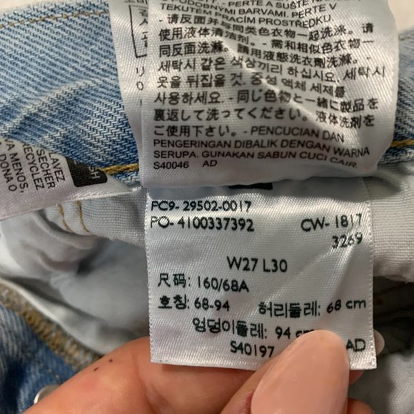 Levi's 501 Original Mid-Rise Shorts | W27 - Picture 3 of 3